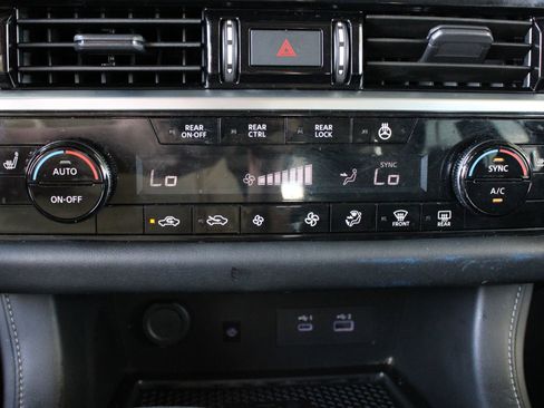 Used 2024 Nissan Pathfinder SL w/ Cargo Package AWD/4WD image 33