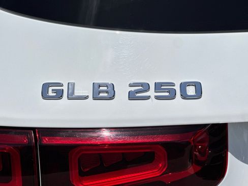 Used 2023 Mercedes-Benz GLB 250 4MATIC image 28