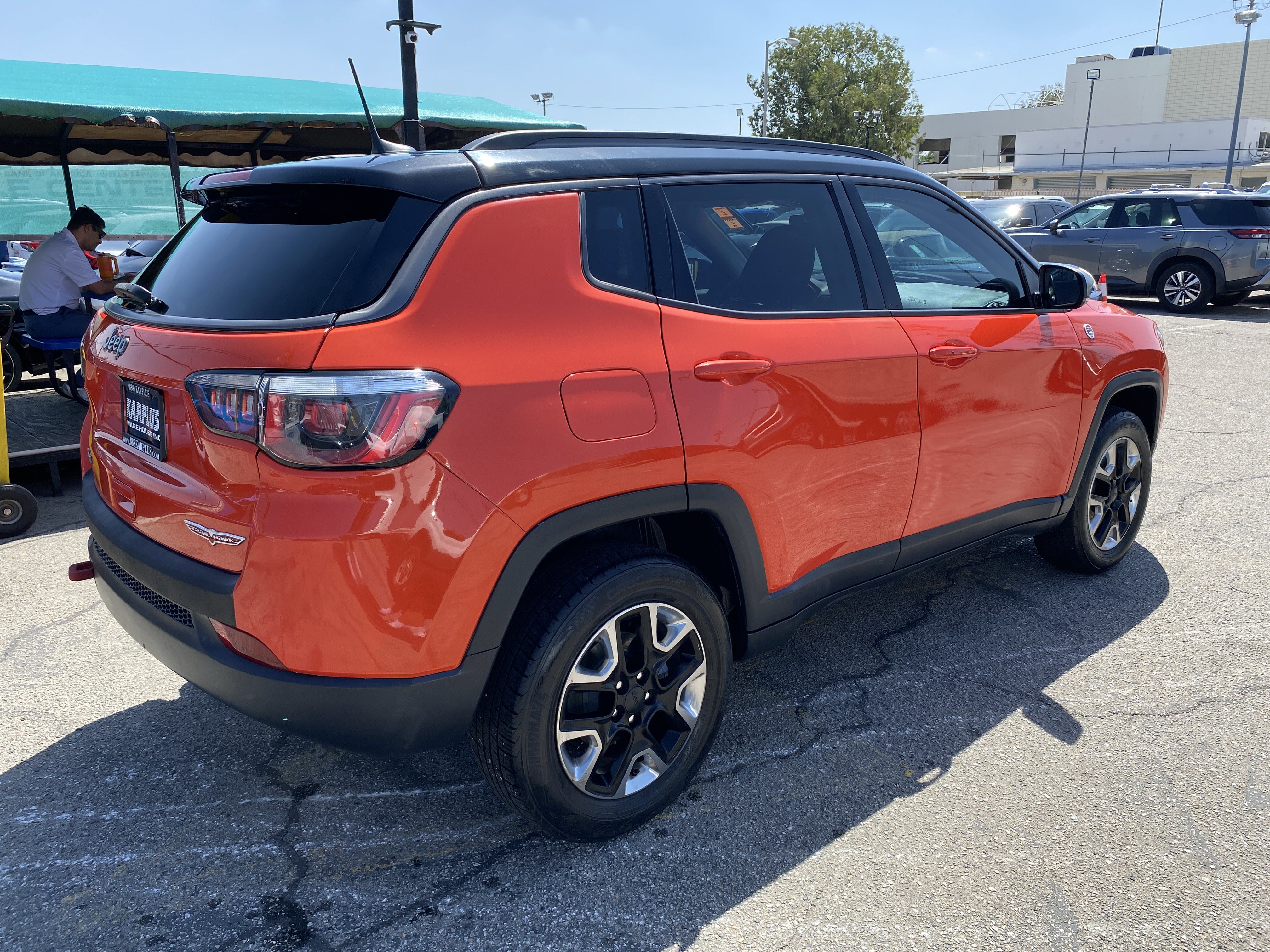 Used 2017 Jeep Compass Trailhawk w/ Leather Interior Group AWD/4WD image 10