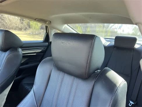 Used 2018 Honda Accord Touring image 25