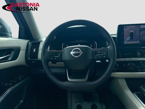 Used 2026 Nissan Pathfinder SL FWD image 30