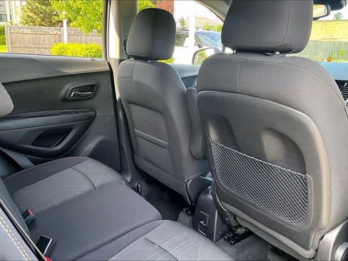 Used 2020 Chevrolet Trax LT FWD image 28