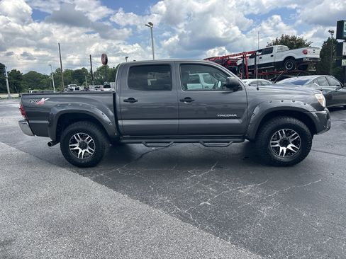 Used 2014 Toyota Tacoma 4x4 Double Cab w/ SR5 Package image 8