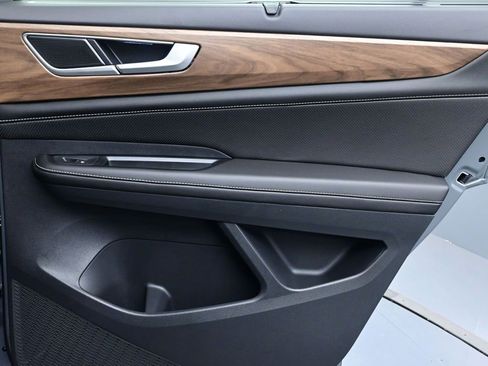 New 2026 Volkswagen Atlas SE image 28