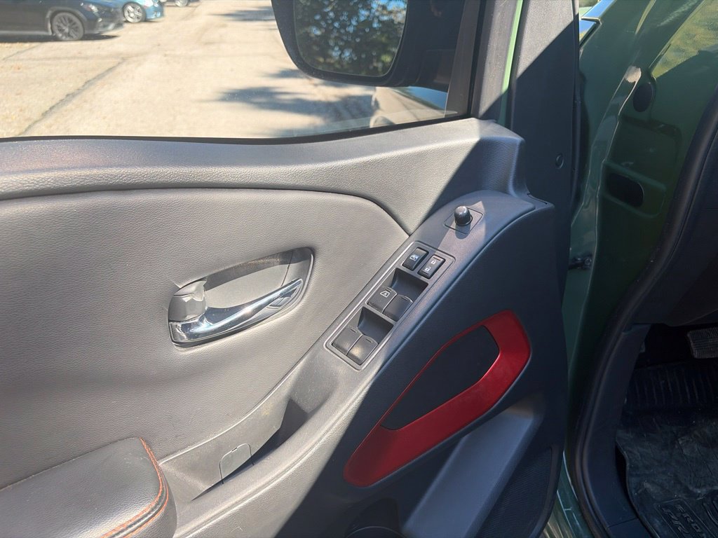 Used 2025 Nissan Frontier PRO-4X AWD/4WD image 11