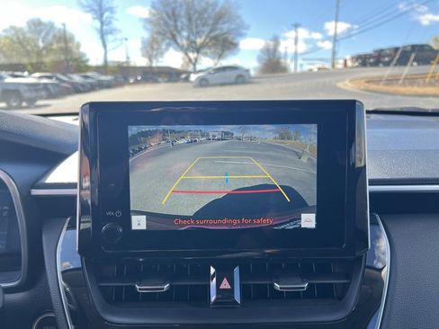 Used 2023 Toyota Corolla Cross XLE image 14