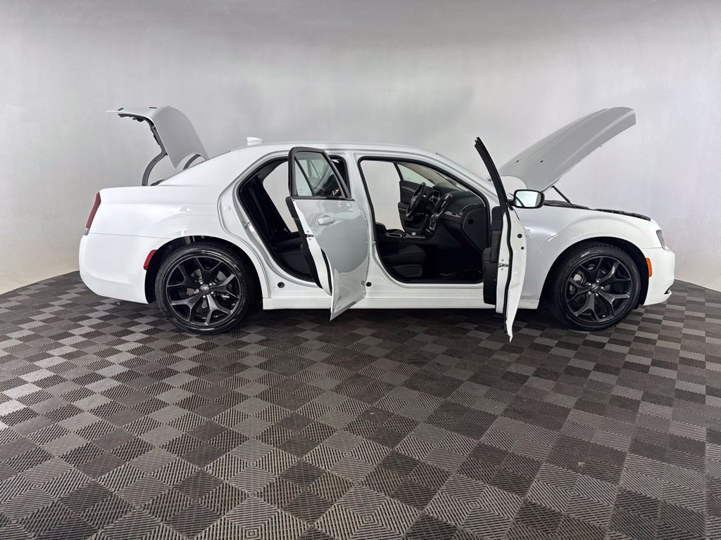 Used 2022 Chrysler 300 Touring w/ Sport Appearance Package RWD image 14