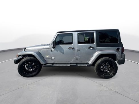 Used 2015 Jeep Wrangler Unlimited Sahara w/ Connectivity Group AWD/4WD image 9