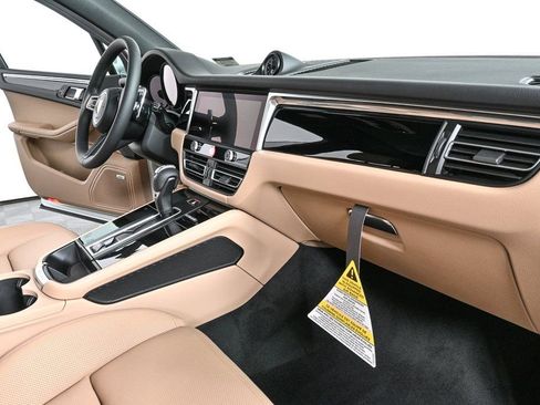 Certified 2026 Porsche Macan image 25
