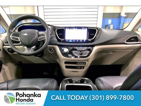 Used 2022 Chrysler Pacifica Touring-L image 16