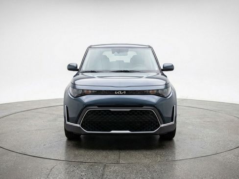 Used 2025 Kia Soul LX w/ LX Technology Package FWD image 2