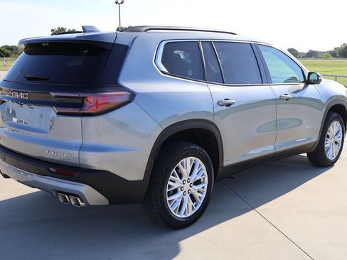 Used 2026 GMC Acadia Elevation w/ Elevation Premium Package FWD image 6
