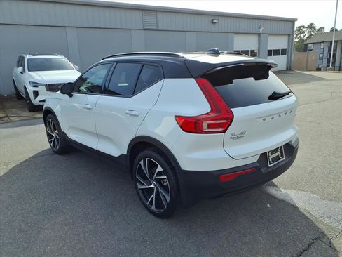 Used 2021 Volvo XC40 T5 R-Design w/ Climate Package image 7