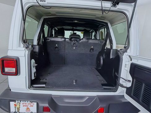 Used 2018 Jeep Wrangler Unlimited Sahara AWD/4WD image 26