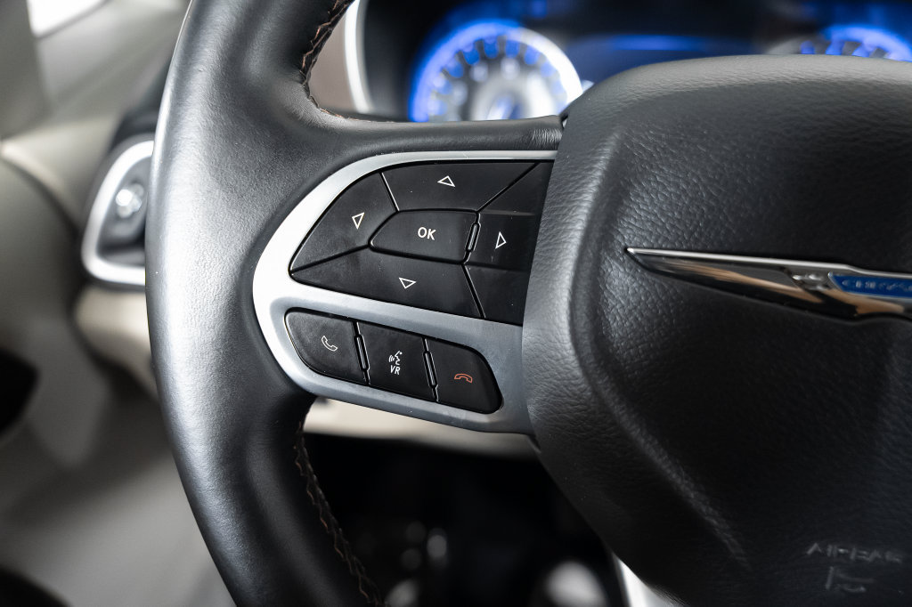 Used 2018 Chrysler Pacifica Touring-L w/ Advanced Safetytec Group FWD image 32