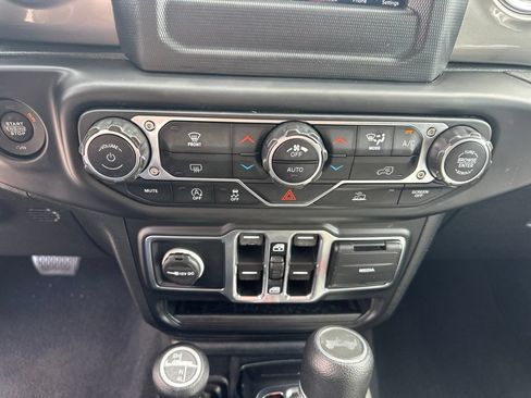 Used 2021 Jeep Wrangler Unlimited Sahara AWD/4WD image 18