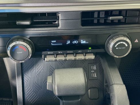 Certified 2025 Toyota 4Runner SR5 AWD/4WD image 15