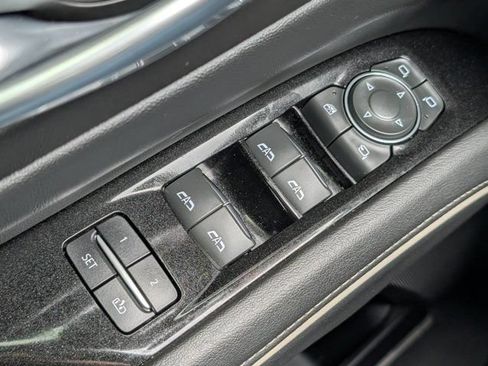 Used 2021 Cadillac Escalade ESV Premium Luxury w/ LPO, Illumination Package AWD/4WD image 23