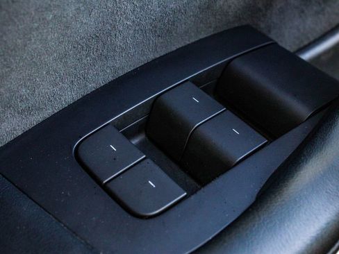 Used 2023 Tesla Model Y Performance image 9