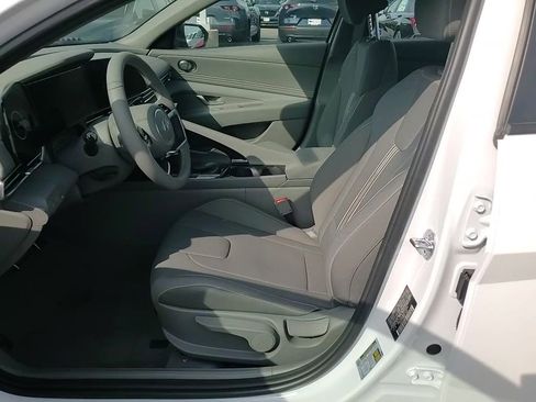 New 2025 Hyundai Elantra SEL image 14