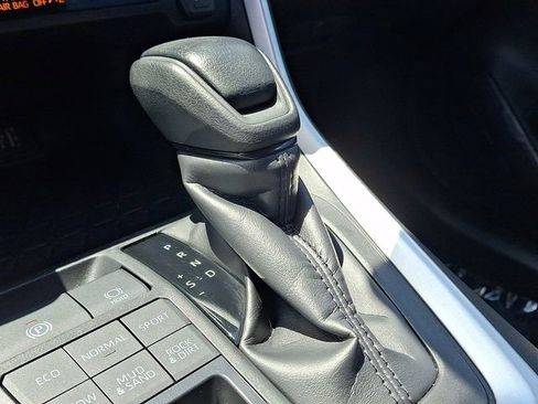 Used 2025 Toyota RAV4 XLE AWD/4WD image 14