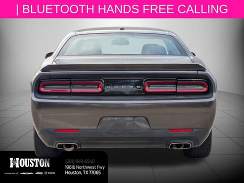 Used 2015 Dodge Challenger SXT image 5