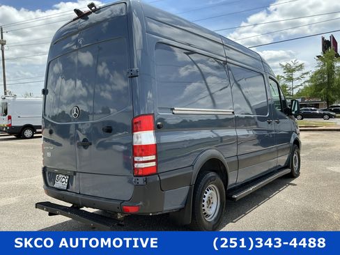 Used 2018 Mercedes-Benz Sprinter 2500 image 5