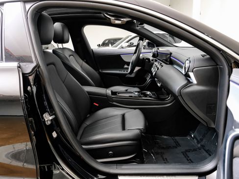 Used 2025 Mercedes-Benz CLA 250 4MATIC image 33