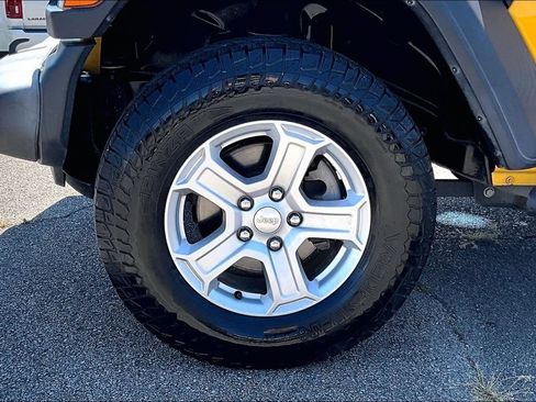 Used 2019 Jeep Wrangler Sport AWD/4WD image 7