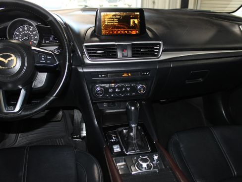 Used 2017 MAZDA MAZDA3 Touring FWD image 13