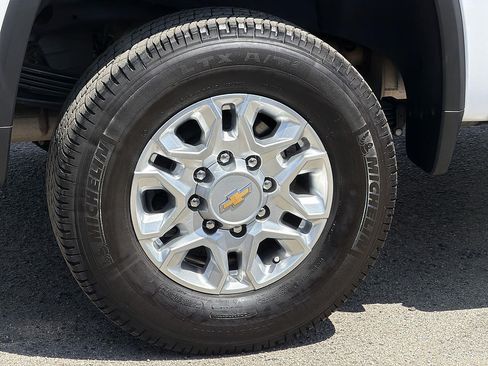 Used 2025 Chevrolet Silverado 2500 LTZ AWD/4WD image 32
