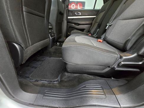 Used 2016 Ford Explorer XLT w/ Equipment Group 201A FWD image 12