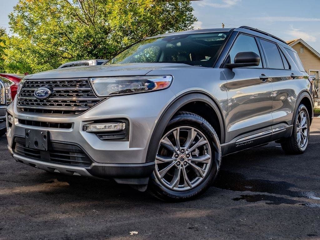 Used 2020 Ford Explorer XLT w/ Equipment Group 202A AWD/4WD image 5