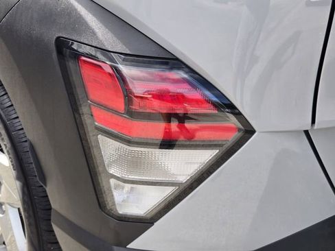 Used 2025 Hyundai Kona SE FWD image 8
