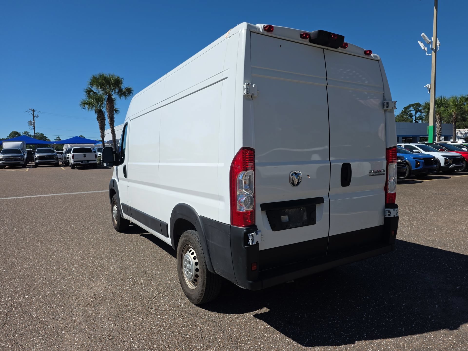 Used 2024 RAM ProMaster 2500 w/ Convenience Group FWD image 4