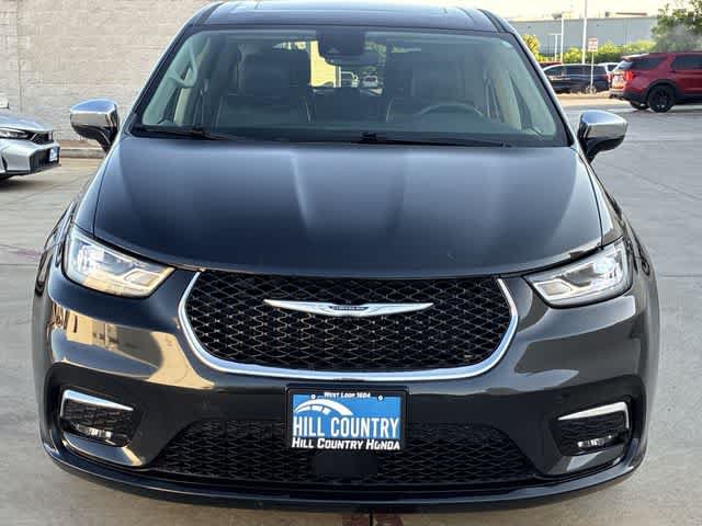 Used 2023 Chrysler Pacifica Limited FWD image 9