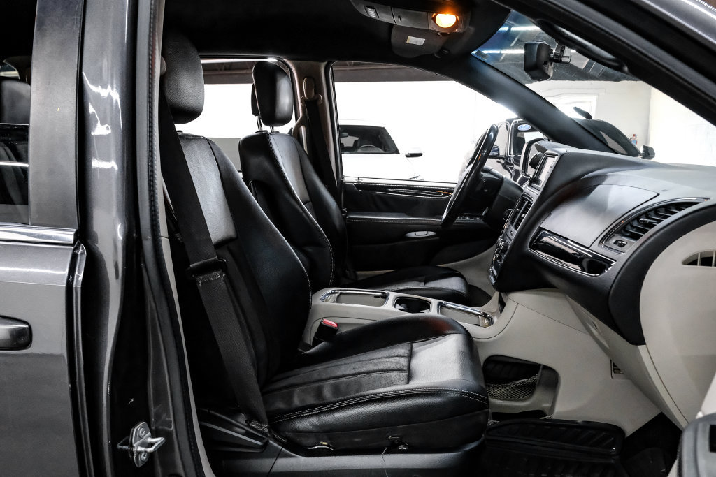 Used 2019 Dodge Grand Caravan SXT FWD image 38