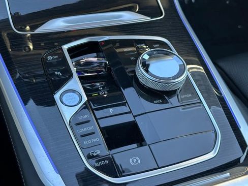 Used 2025 BMW X5 M60i w/ Executive Package image 21