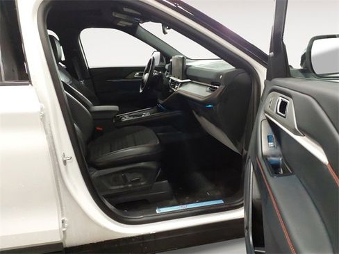 Used 2025 Ford Explorer ST-Line w/ Premium Package image 15