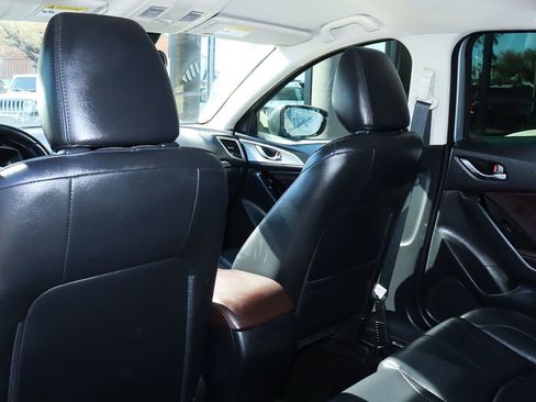 Used 2018 MAZDA MAZDA3 Touring image 30