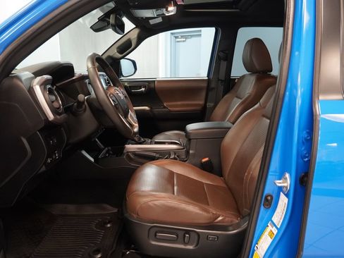 Used 2021 Toyota Tacoma Limited AWD/4WD image 6