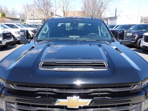 Used 2024 Chevrolet Silverado 2500 Custom w/ Custom Value Package AWD/4WD image 7