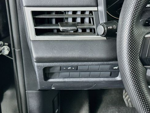 Used 2025 Mitsubishi Outlander SE FWD image 17
