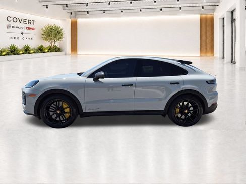 Used 2025 Porsche Cayenne Turbo GT AWD/4WD image 7