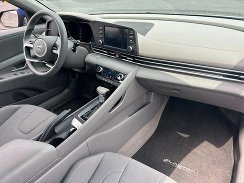 Used 2023 Hyundai Elantra SEL w/ Preferred Accessory Package FWD image 30