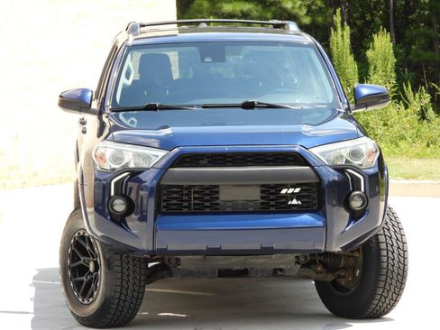 Used 2020 Toyota 4Runner SR5 AWD/4WD image 22