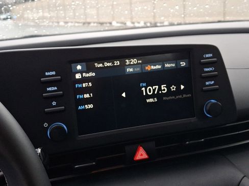 Certified 2025 Hyundai Elantra Sport image 17