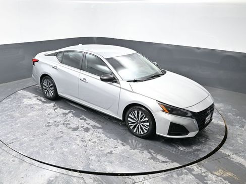 Used 2024 Nissan Altima 2.5 SV image 42