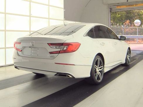 Used 2021 Honda Accord Touring image 3