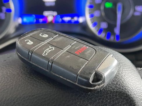 Used 2019 Chrysler 300 Touring w/ Sport Appearance Package image 28